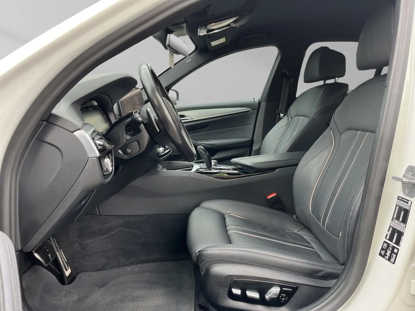 M550i xDrive Limousine 20