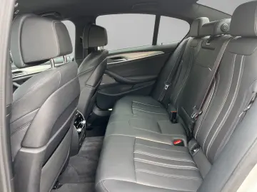 M550i xDrive Limousine 20