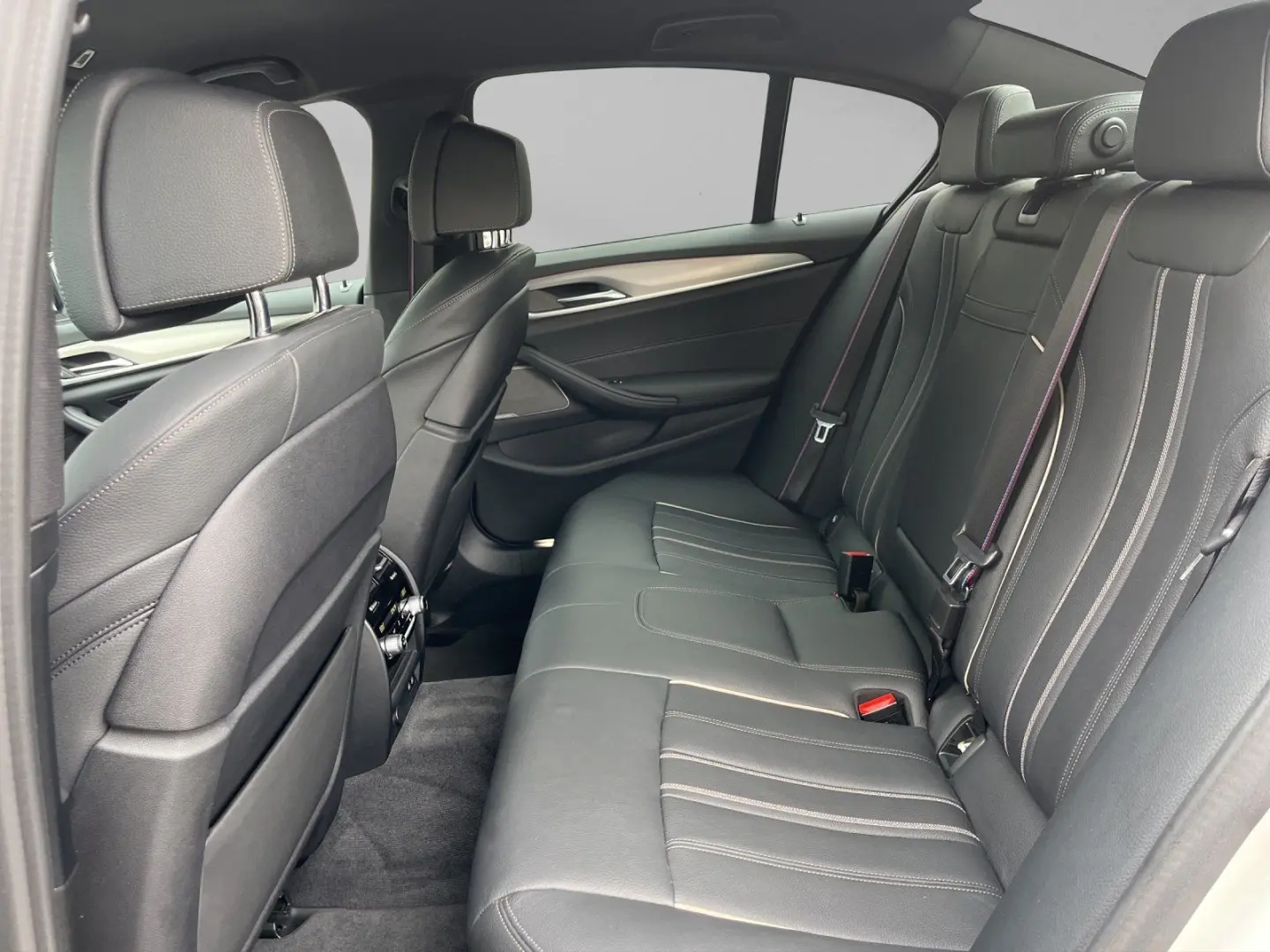 M550i xDrive Limousine 20