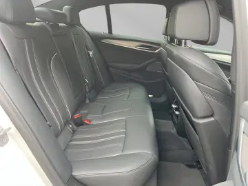 M550i xDrive Limousine 20
