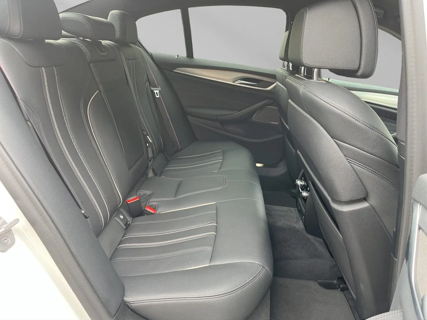 M550i xDrive Limousine 20