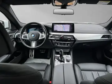 M550i xDrive Limousine 20