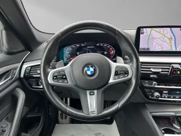 M550i xDrive Limousine 20
