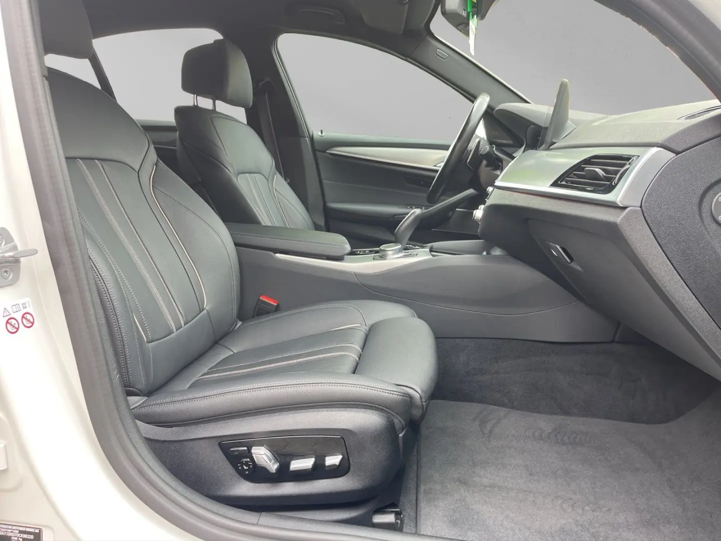 M550i xDrive Limousine 20