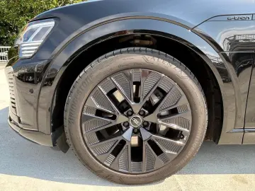 Q8 Sportback e-tron 55 quattro S line NP:113¤