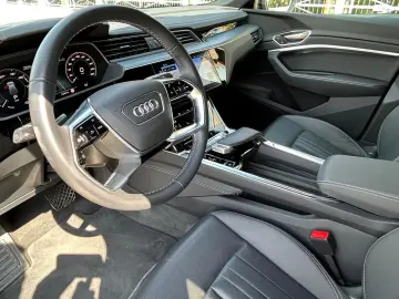 Q8 Sportback e-tron 55 quattro S line NP:113¤