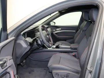 Q8 Sportback e-tron 50 quattro S line LED Navi