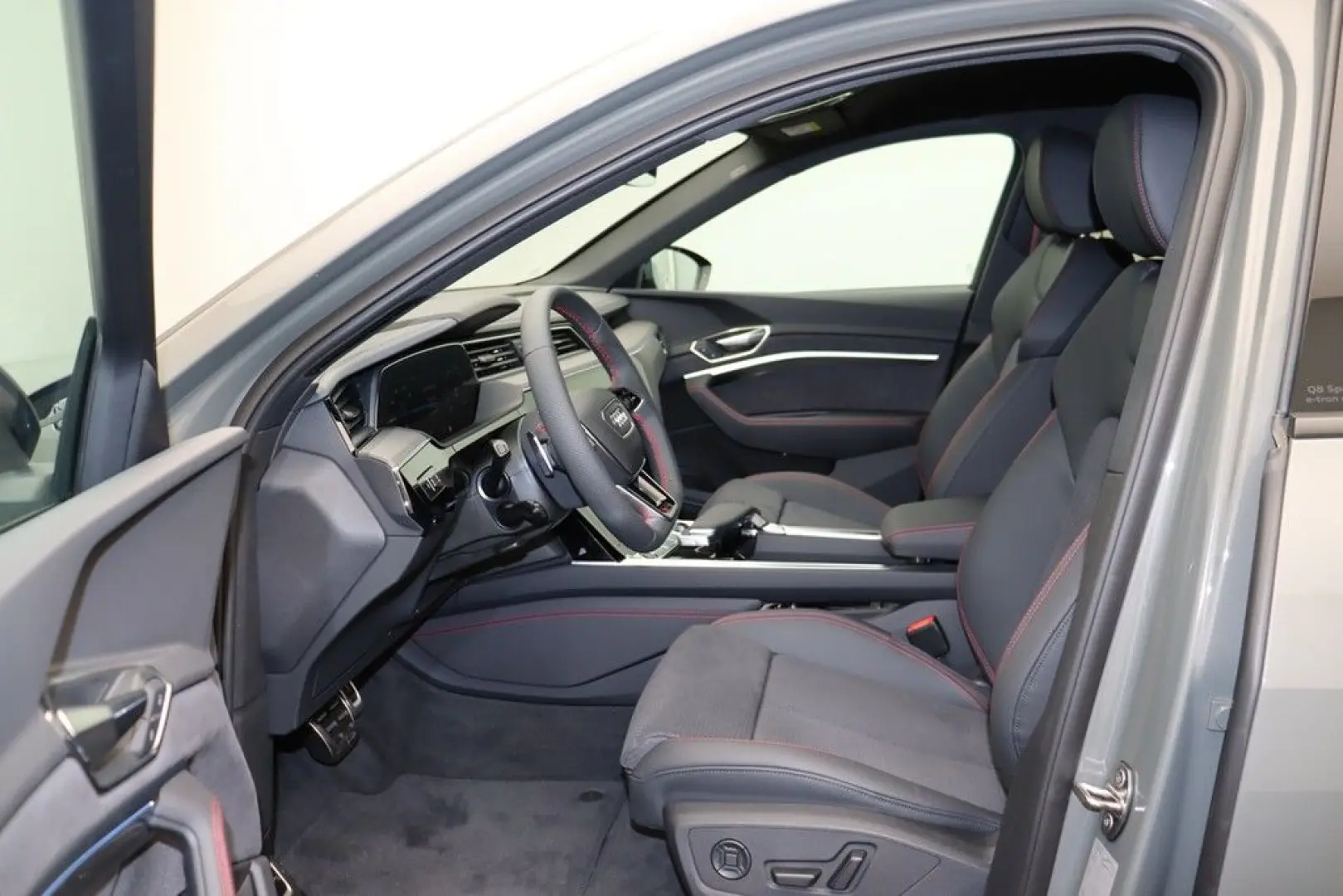 Q8 Sportback e-tron 50 quattro S line LED Navi