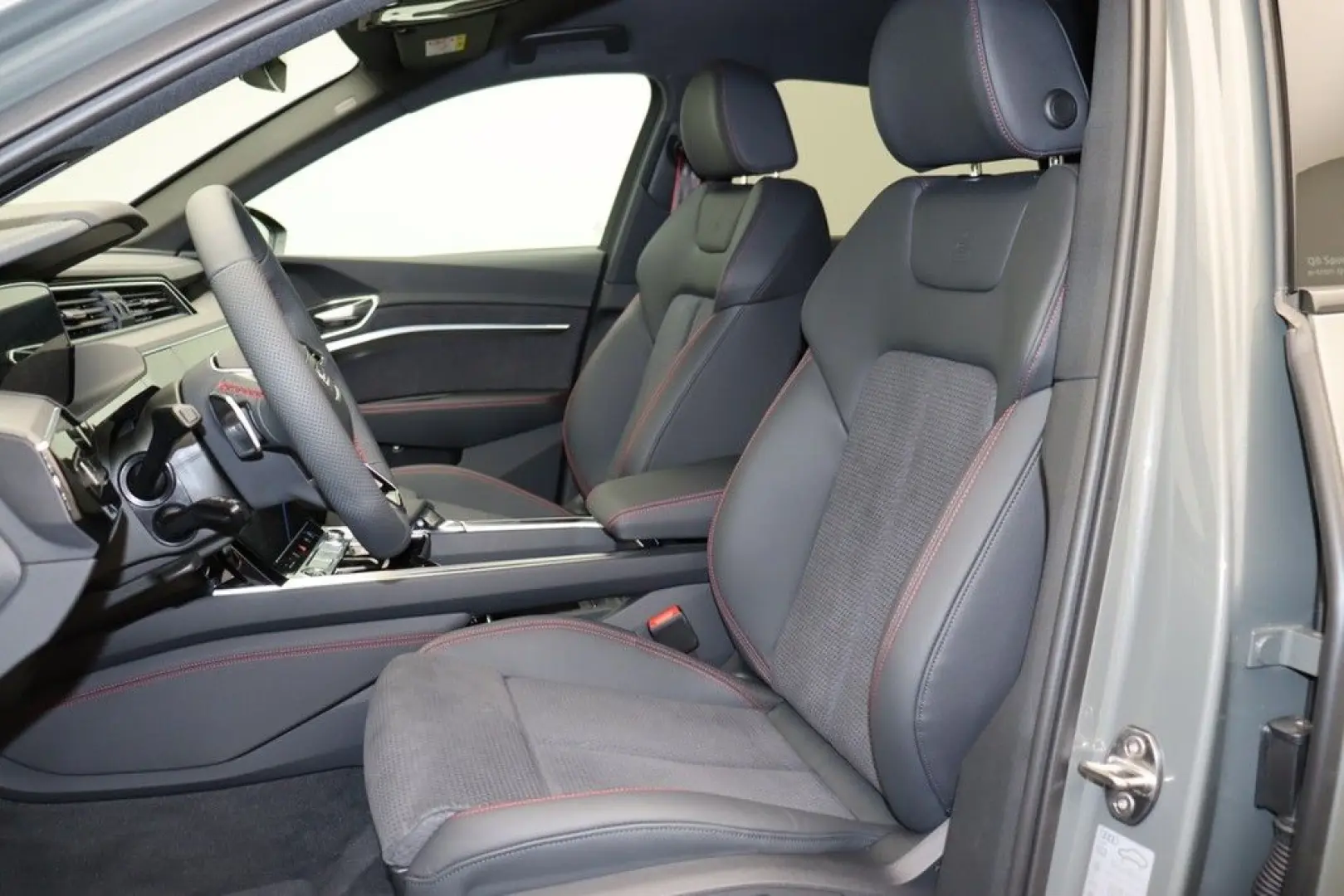 Q8 Sportback e-tron 50 quattro S line LED Navi