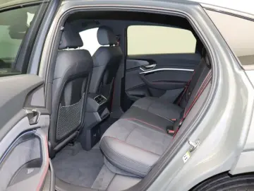 Q8 Sportback e-tron 50 quattro S line LED Navi