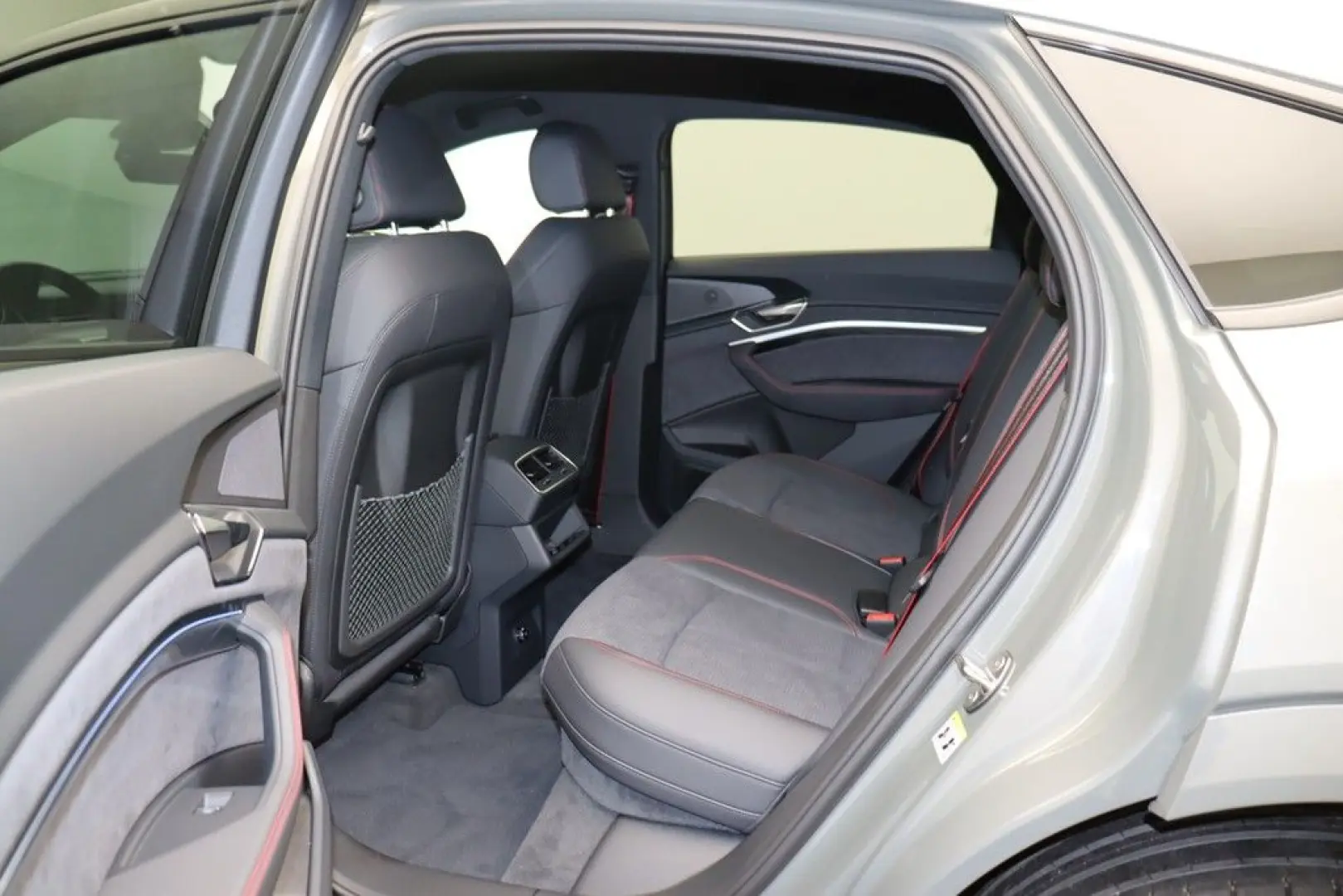 Q8 Sportback e-tron 50 quattro S line LED Navi