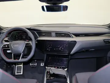 Q8 Sportback e-tron 50 quattro S line LED Navi