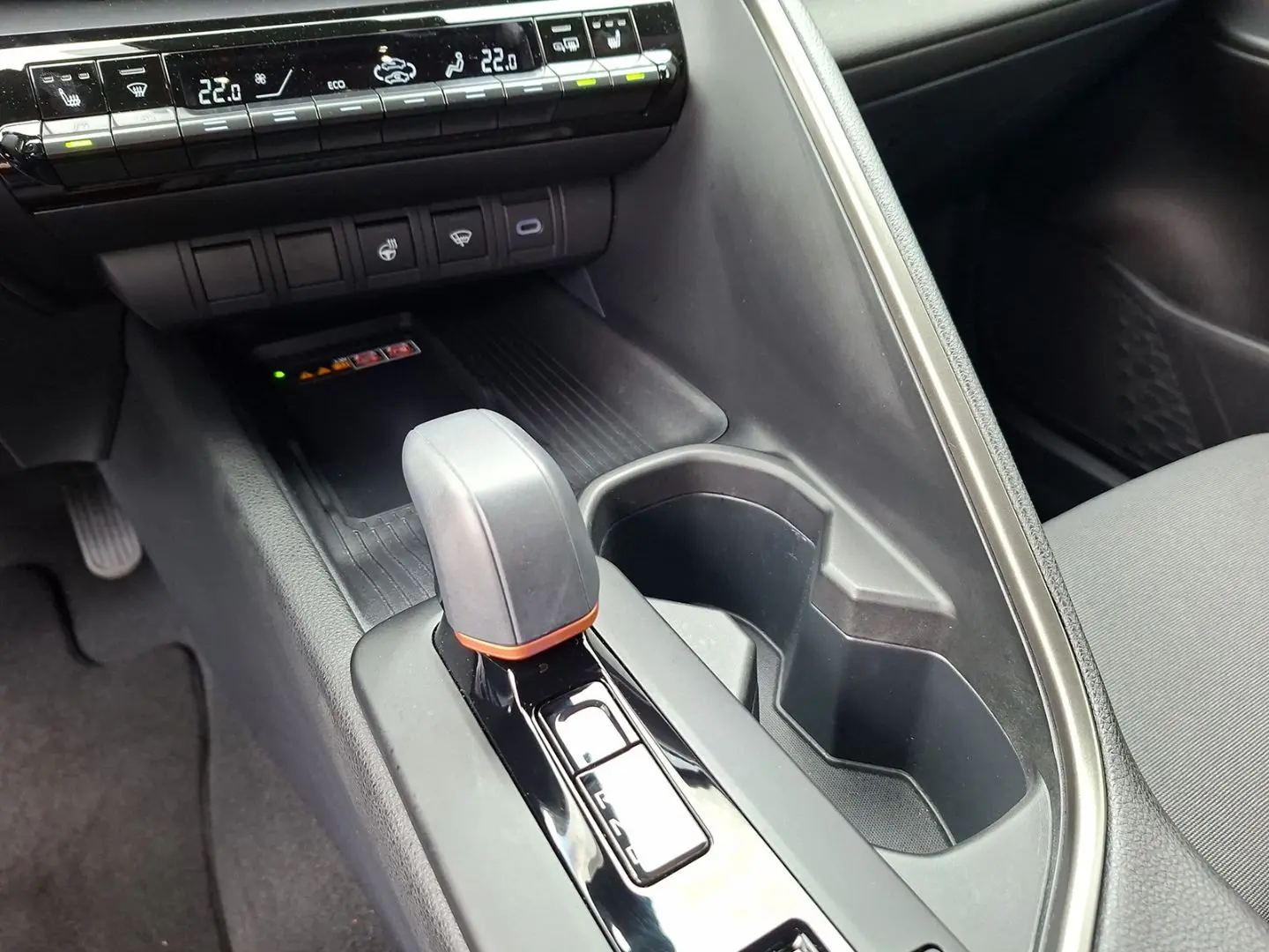 C-HR Hybrid Team D +Smartphone-Integration +Kame