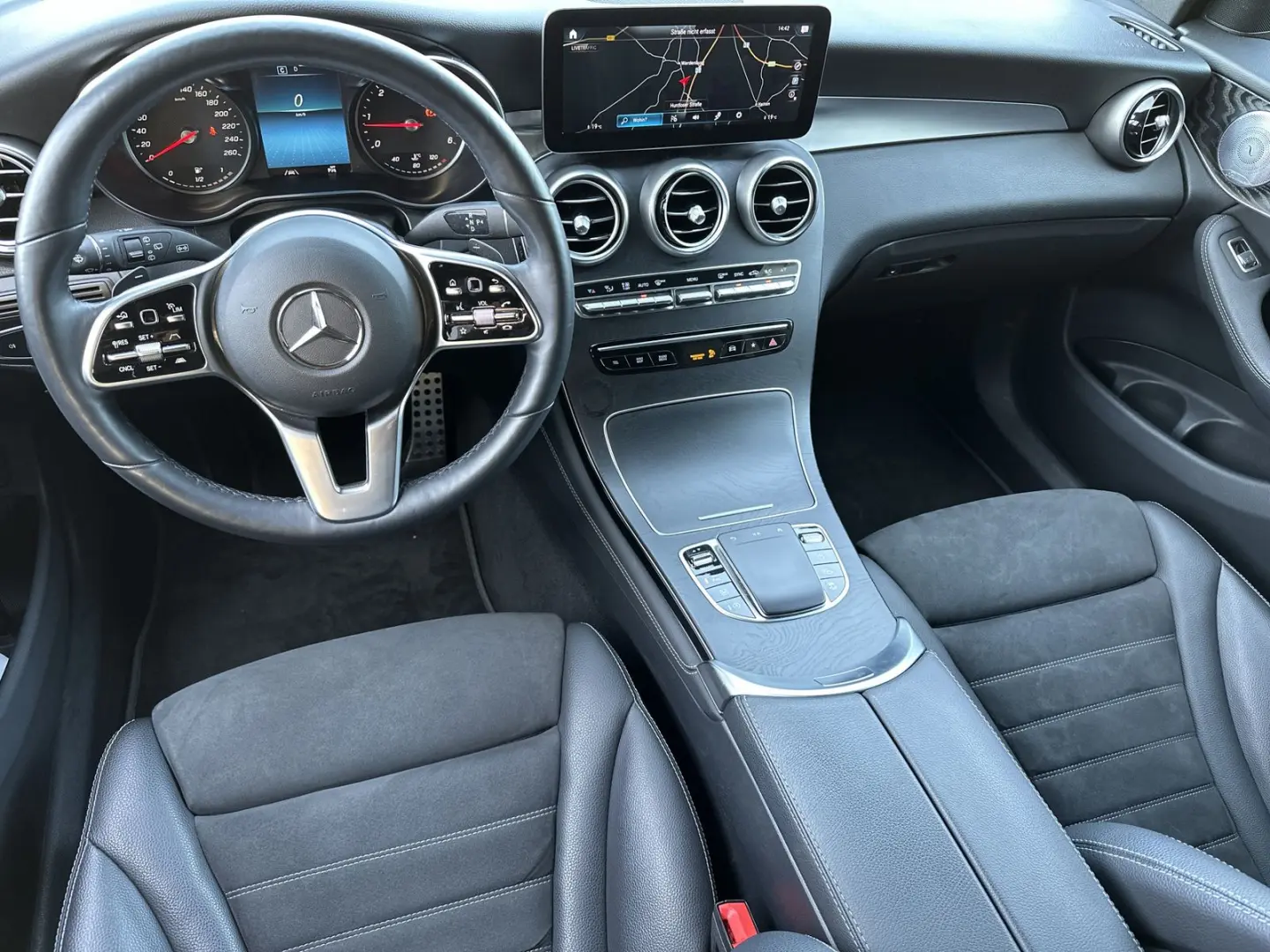 GLC 300d 4M AMG-Line NAV+LED+BURMESTER+360°+DAB