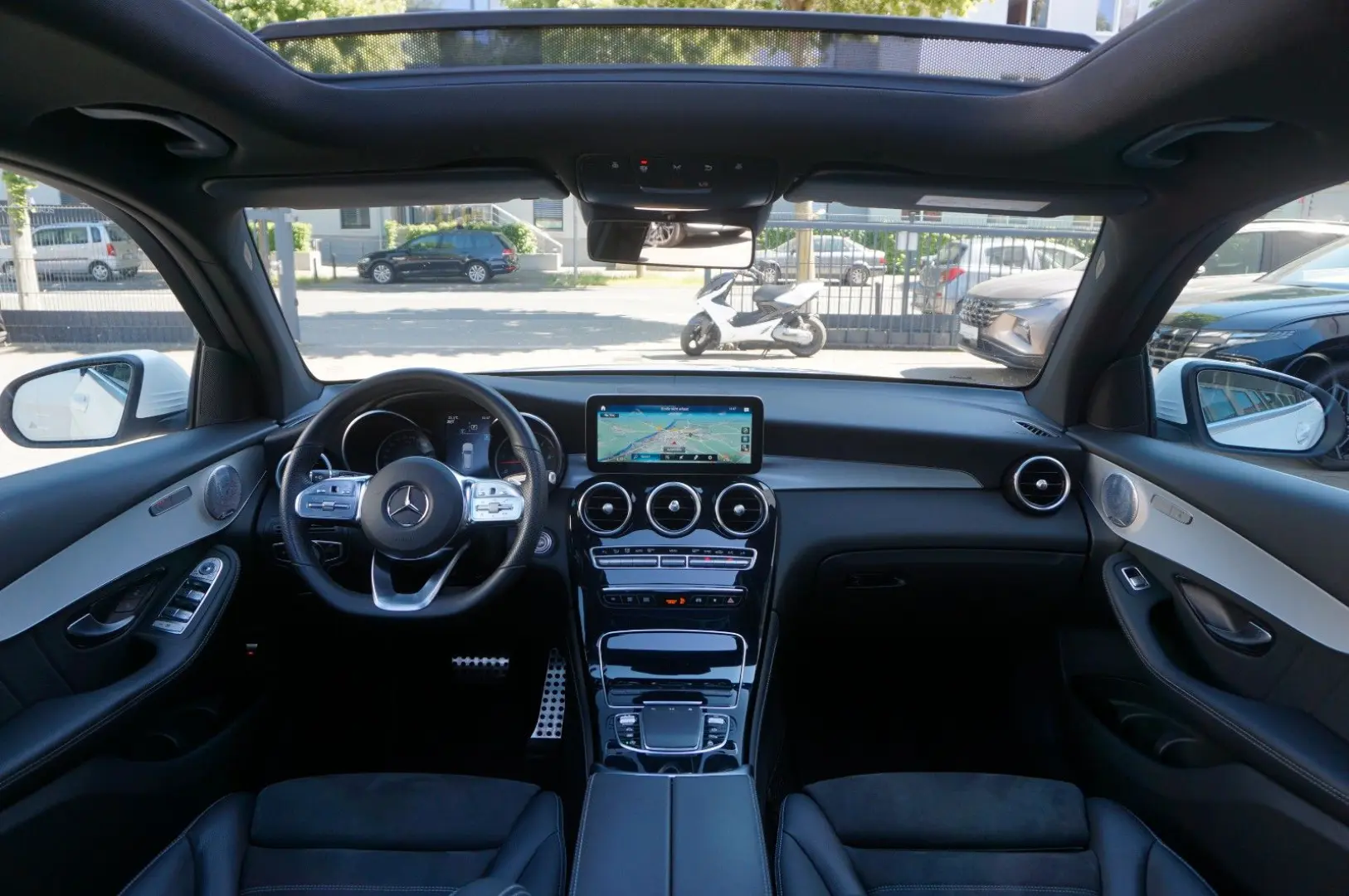 GLC 400d 4Matic AMG Pano HPLED AHK Distr Burmest