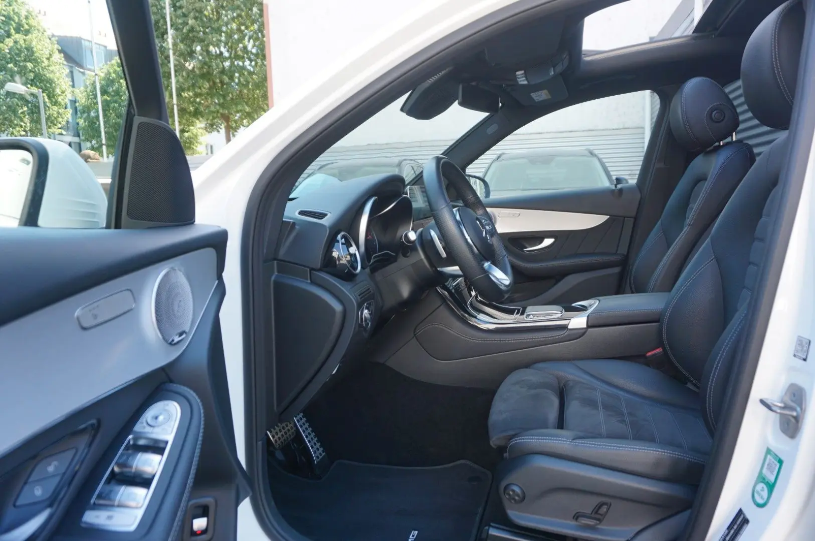 GLC 400d 4Matic AMG Pano HPLED AHK Distr Burmest
