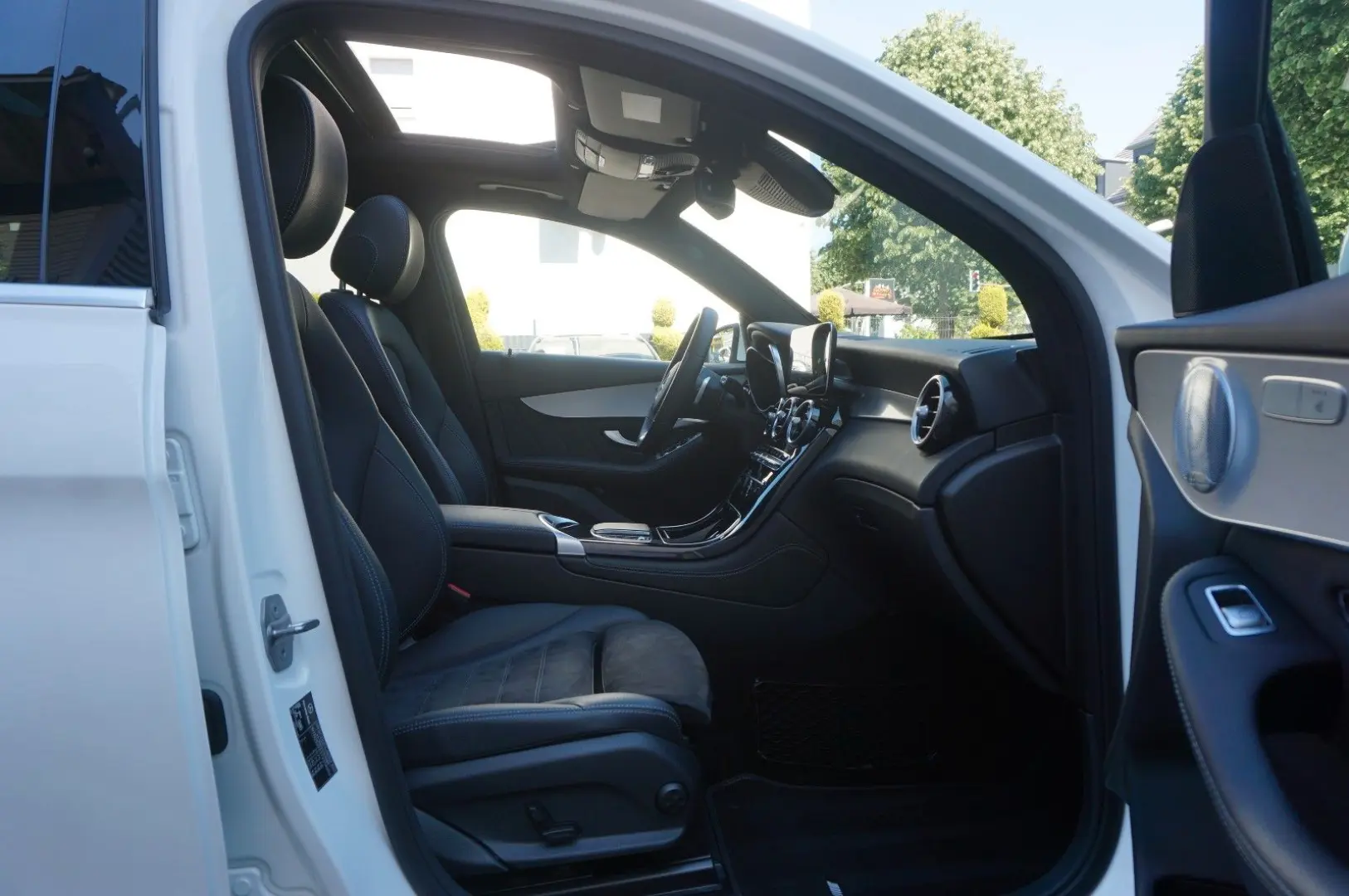 GLC 400d 4Matic AMG Pano HPLED AHK Distr Burmest