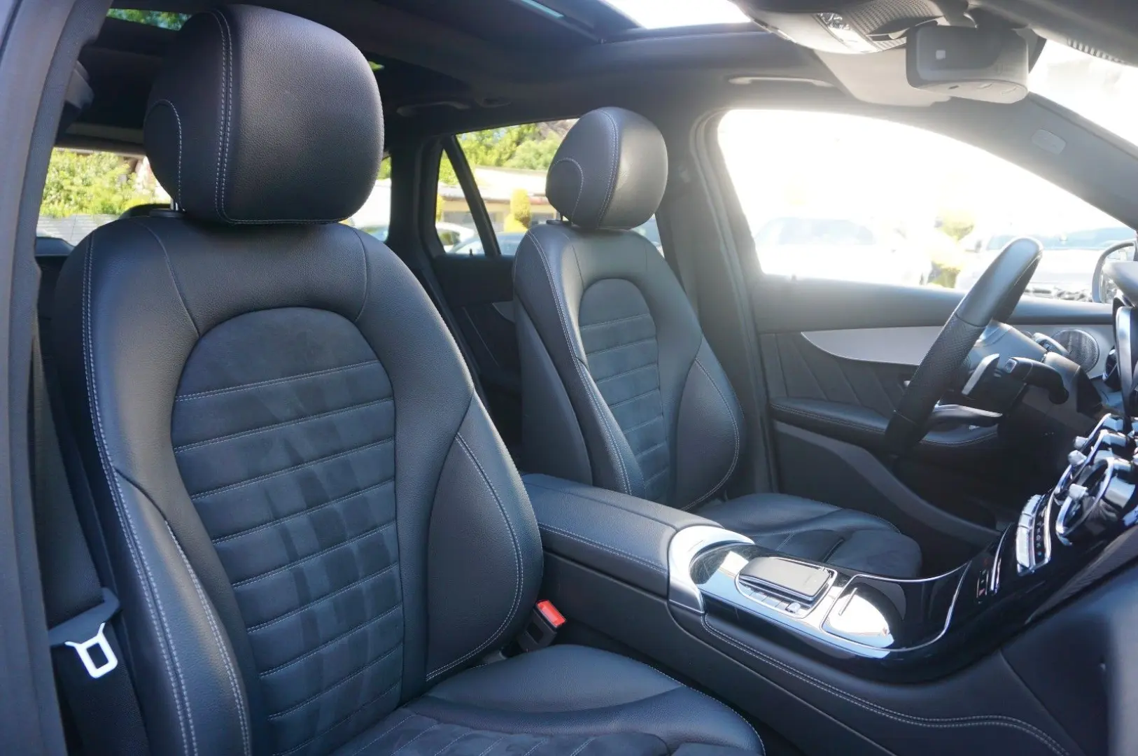 GLC 400d 4Matic AMG Pano HPLED AHK Distr Burmest