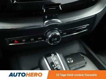 XC60 2.0 T4 R Design 2WD*NAVI*TEMPO*PDC*SHZ*ALU*