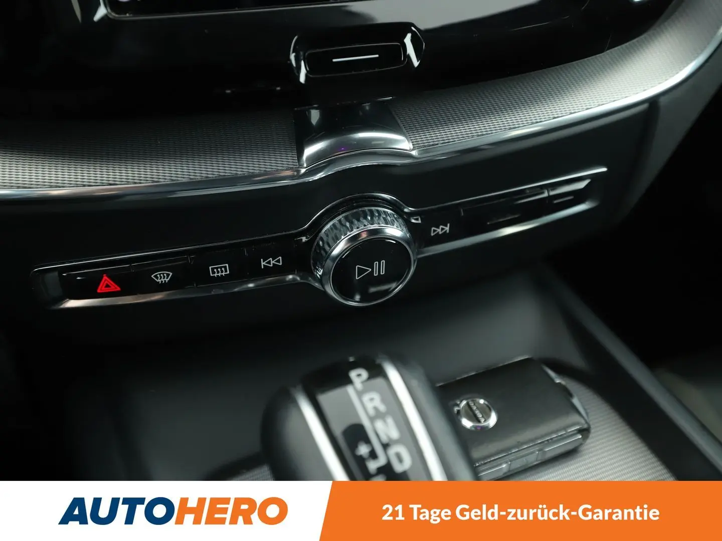 XC60 2.0 T4 R Design 2WD*NAVI*TEMPO*PDC*SHZ*ALU*