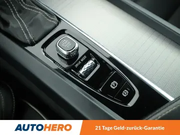 XC60 2.0 T4 R Design 2WD*NAVI*TEMPO*PDC*SHZ*ALU*