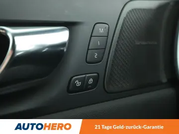 XC60 2.0 T4 R Design 2WD*NAVI*TEMPO*PDC*SHZ*ALU*