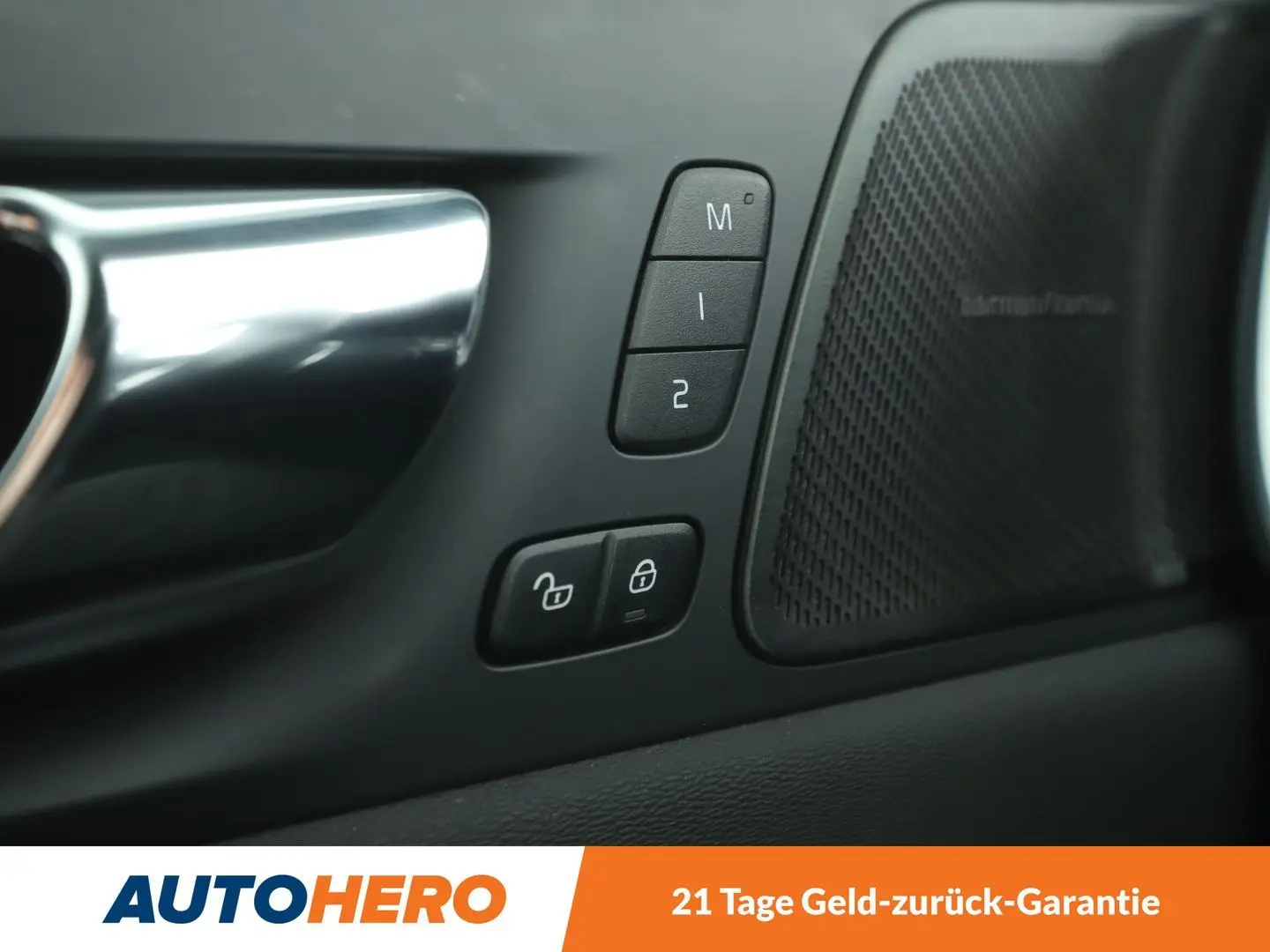XC60 2.0 T4 R Design 2WD*NAVI*TEMPO*PDC*SHZ*ALU*