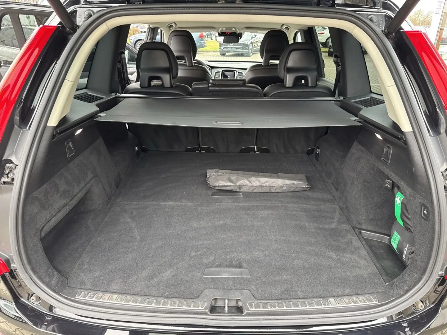 XC90 Momentum Pro B5D AWD StandHZG H&K Navi Lede