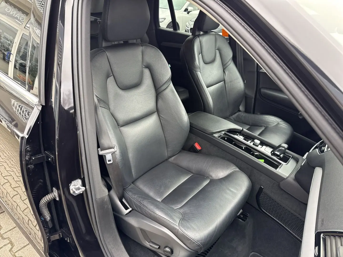 XC90 Momentum Pro B5D AWD StandHZG H&K Navi Lede
