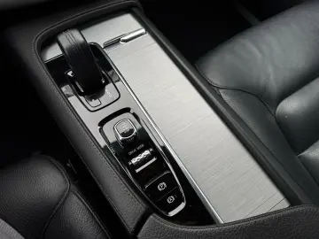 XC90 Momentum Pro B5D AWD StandHZG H&K Navi Lede