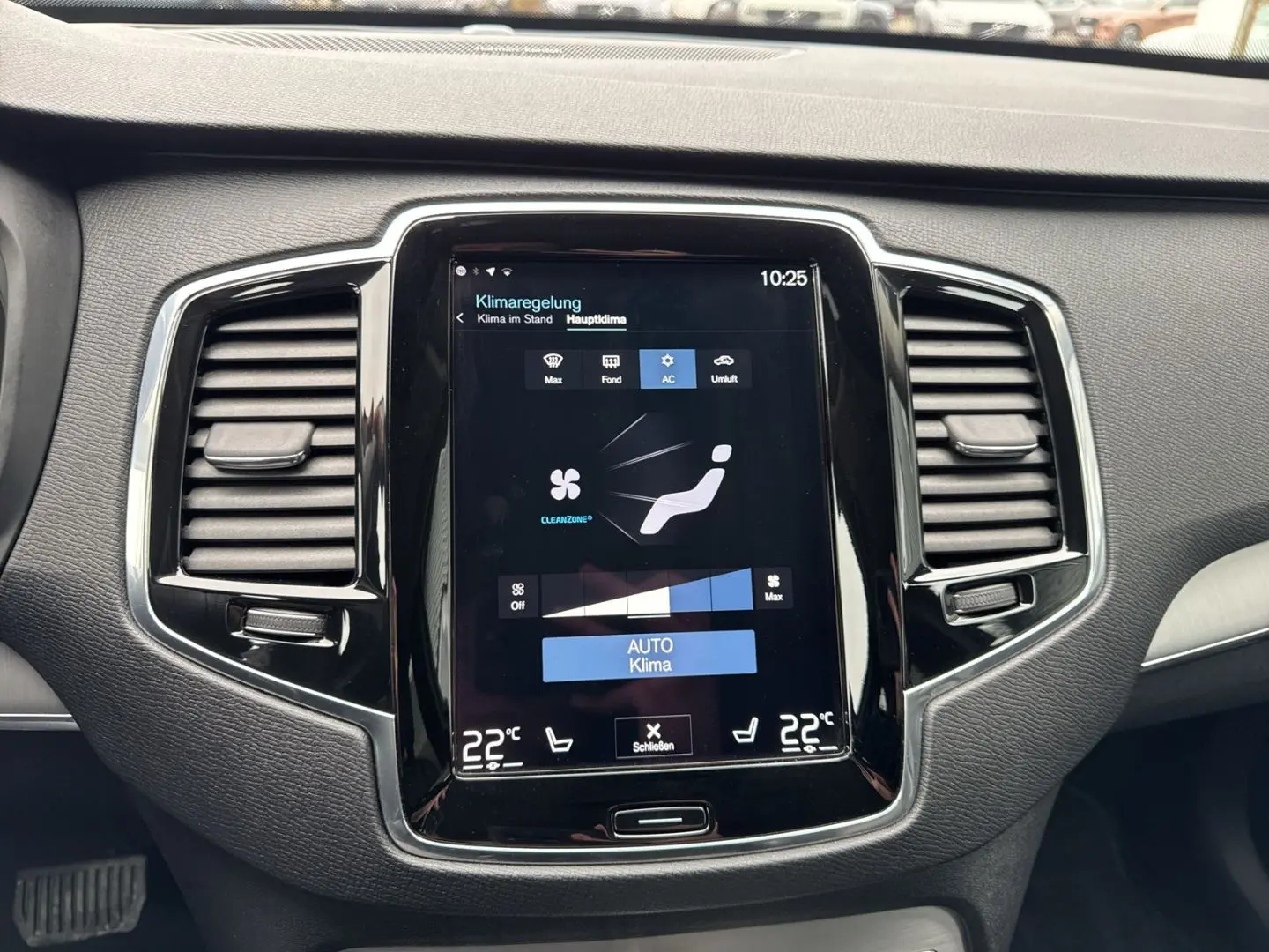 XC90 Momentum Pro B5D AWD StandHZG H&K Navi Lede