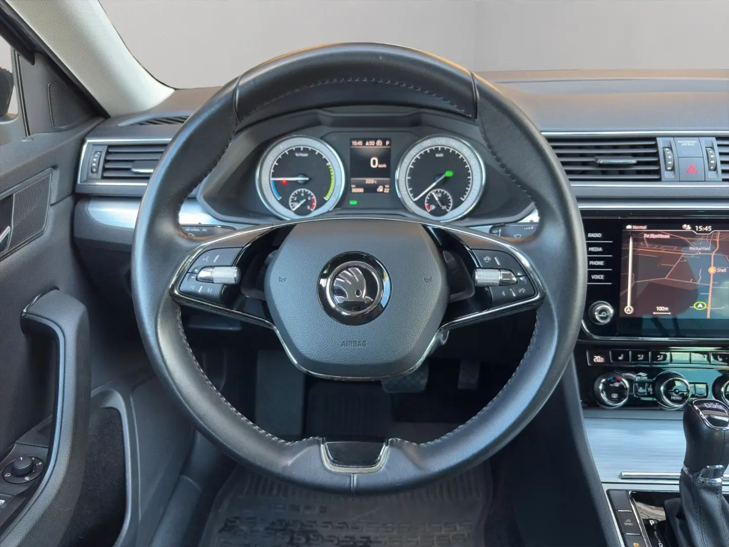 Superb Lim. Ambition iV NAVI SHZ KAMERA APPLECAR