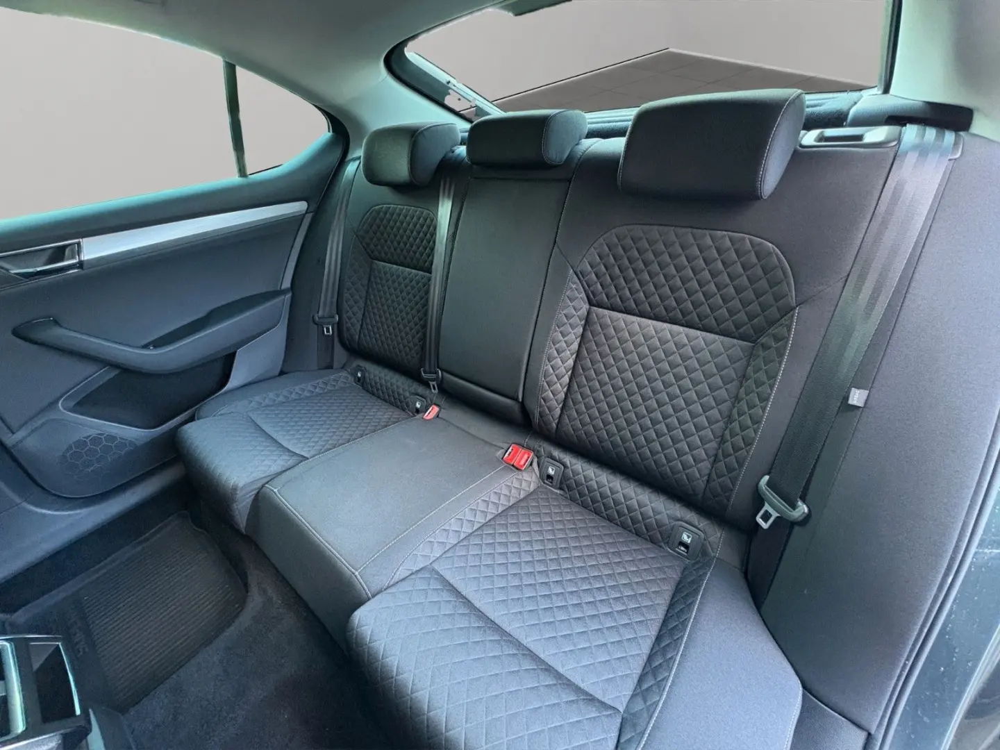 Superb Lim. Ambition iV NAVI SHZ KAMERA APPLECAR