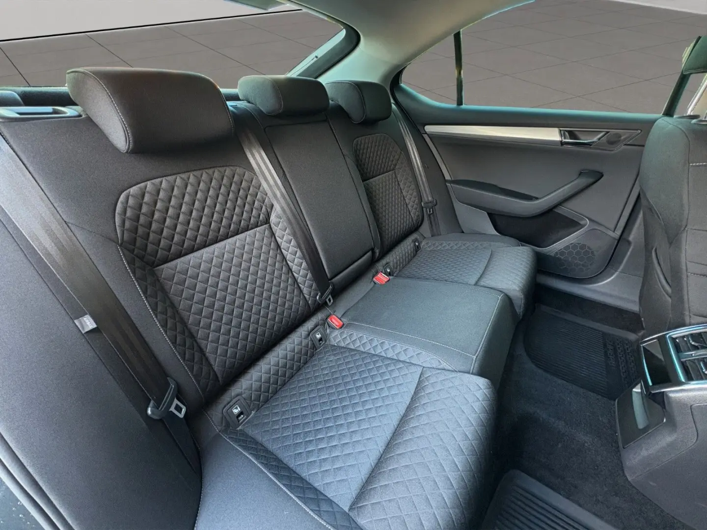 Superb Lim. Ambition iV NAVI SHZ KAMERA APPLECAR