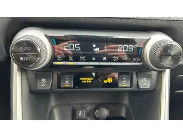 RAV 4 4x2 2.0 Valvematic AHK WR LED Kamera PDC
