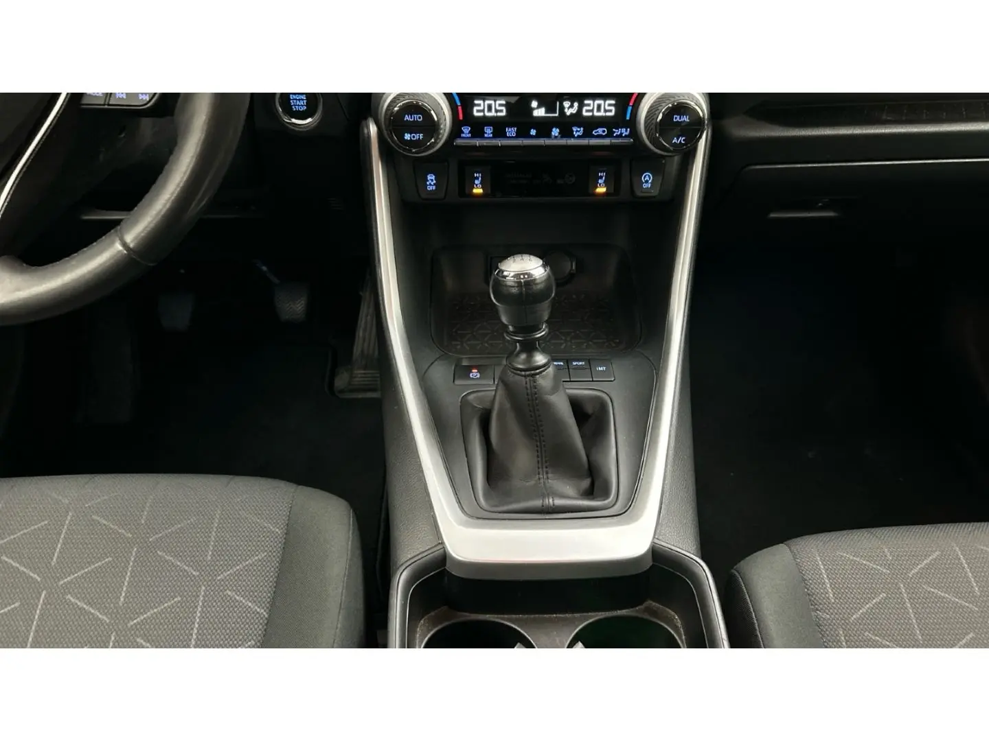 RAV 4 4x2 2.0 Valvematic AHK WR LED Kamera PDC