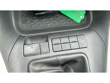 RAV 4 4x2 2.0 Valvematic AHK WR LED Kamera PDC