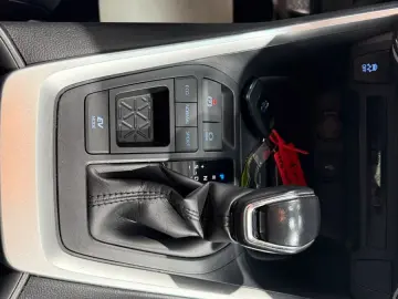 RAV4 Hybrid 4x2 1-Hand/R-Kamera/ACC/LED/MM-Touch