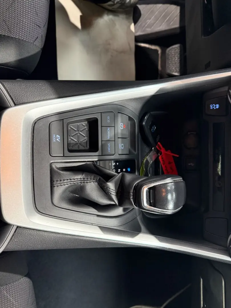 RAV4 Hybrid 4x2 1-Hand/R-Kamera/ACC/LED/MM-Touch