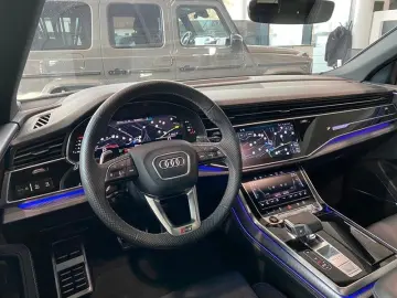 RSQ8 DynamikPlus Pano Sbel B&O HUD AHK RS-Abgas