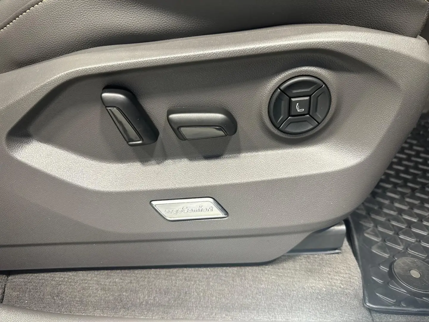 Touareg 3.0 V6 TDI 4Motion Leder|AHK|Pano|Luftfe