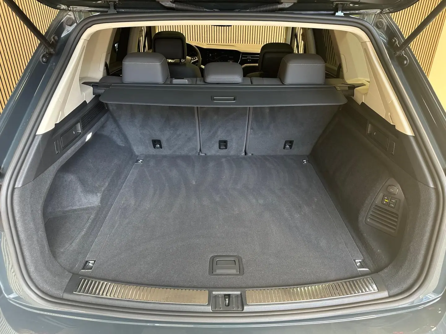 Touareg 3.0 V6 TDI 4Motion Leder|AHK|Pano|Luftfe