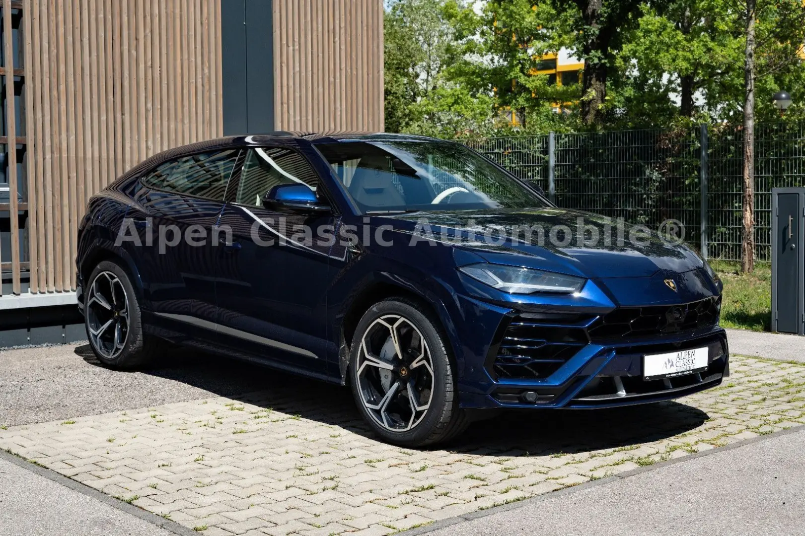 Urus  B&O Massage Carbon Soft Close 22