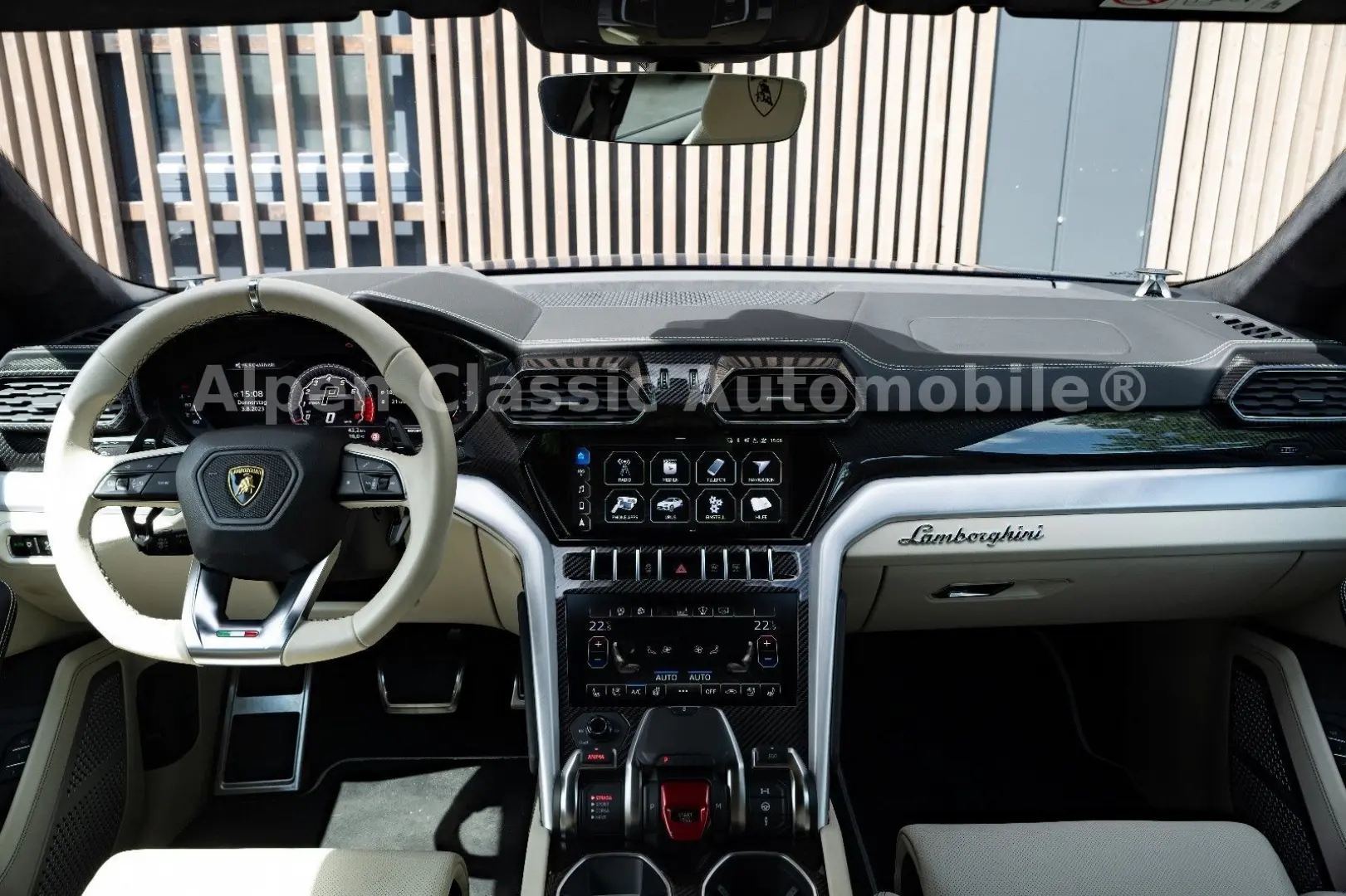Urus  B&O Massage Carbon Soft Close 22