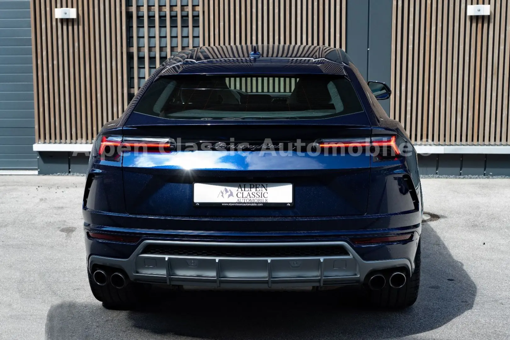 Urus  B&O Massage Carbon Soft Close 22
