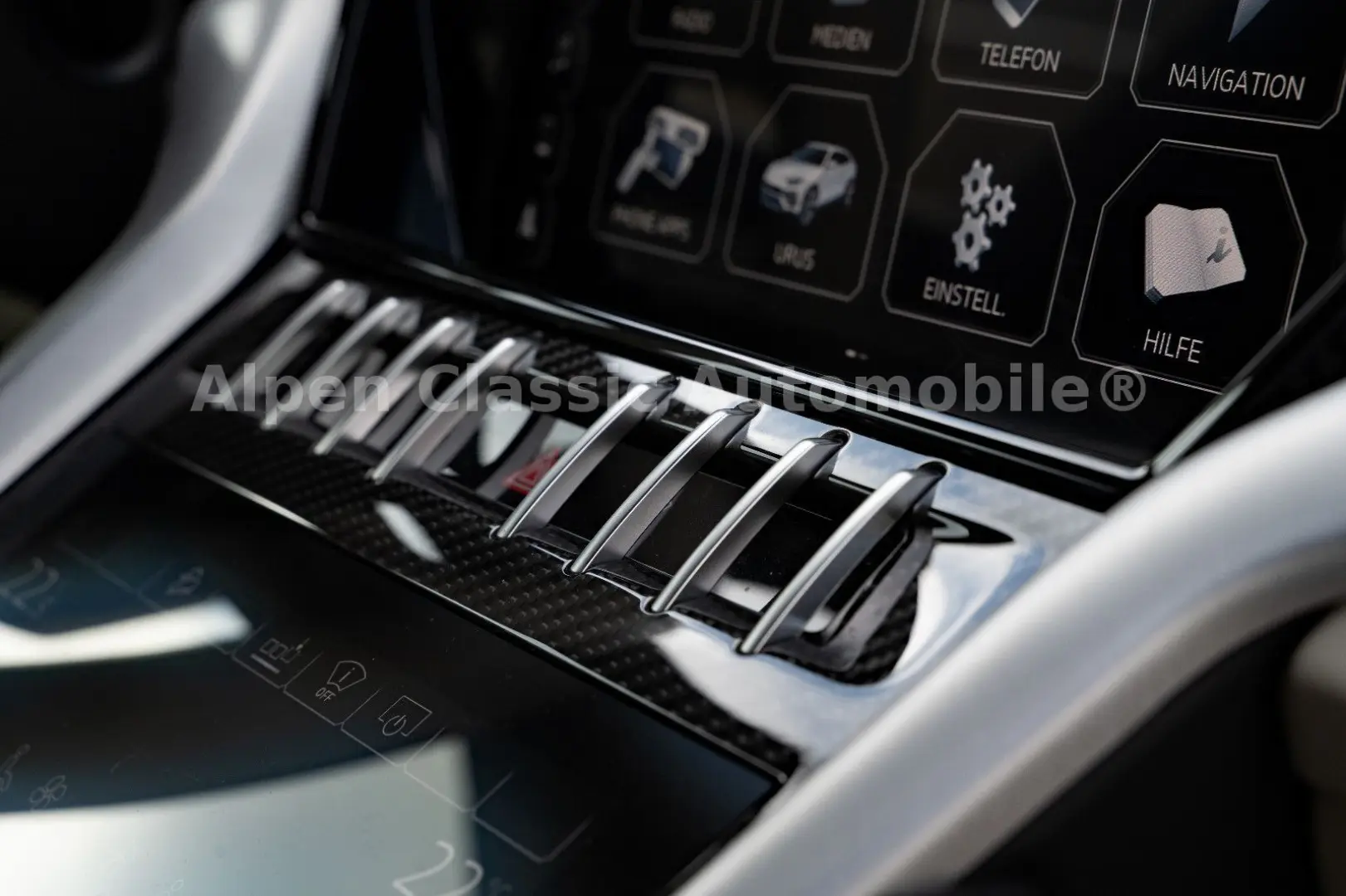 Urus  B&O Massage Carbon Soft Close 22