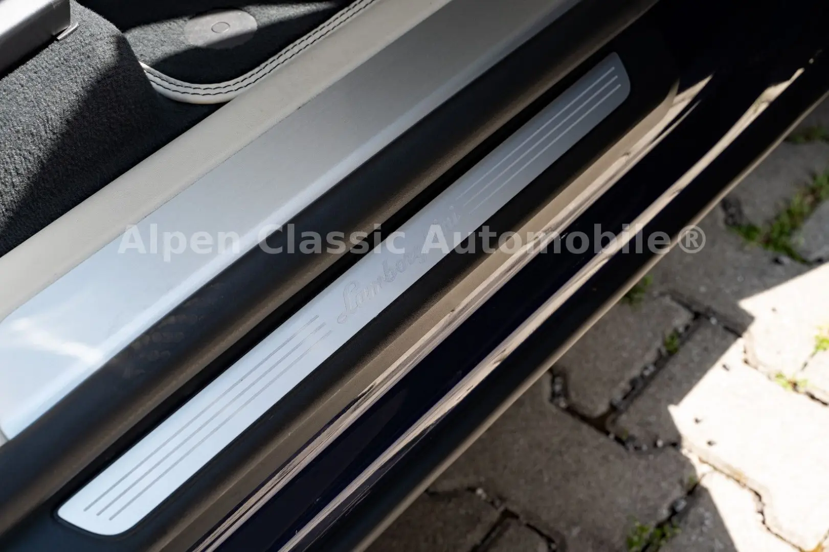 Urus  B&O Massage Carbon Soft Close 22