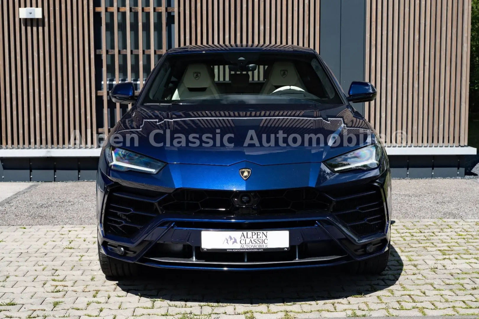 Urus  B&O Massage Carbon Soft Close 22