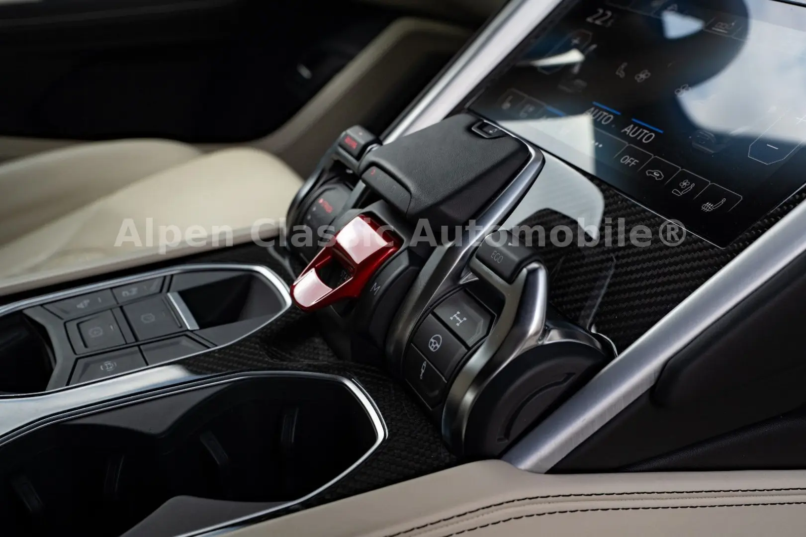 Urus  B&O Massage Carbon Soft Close 22