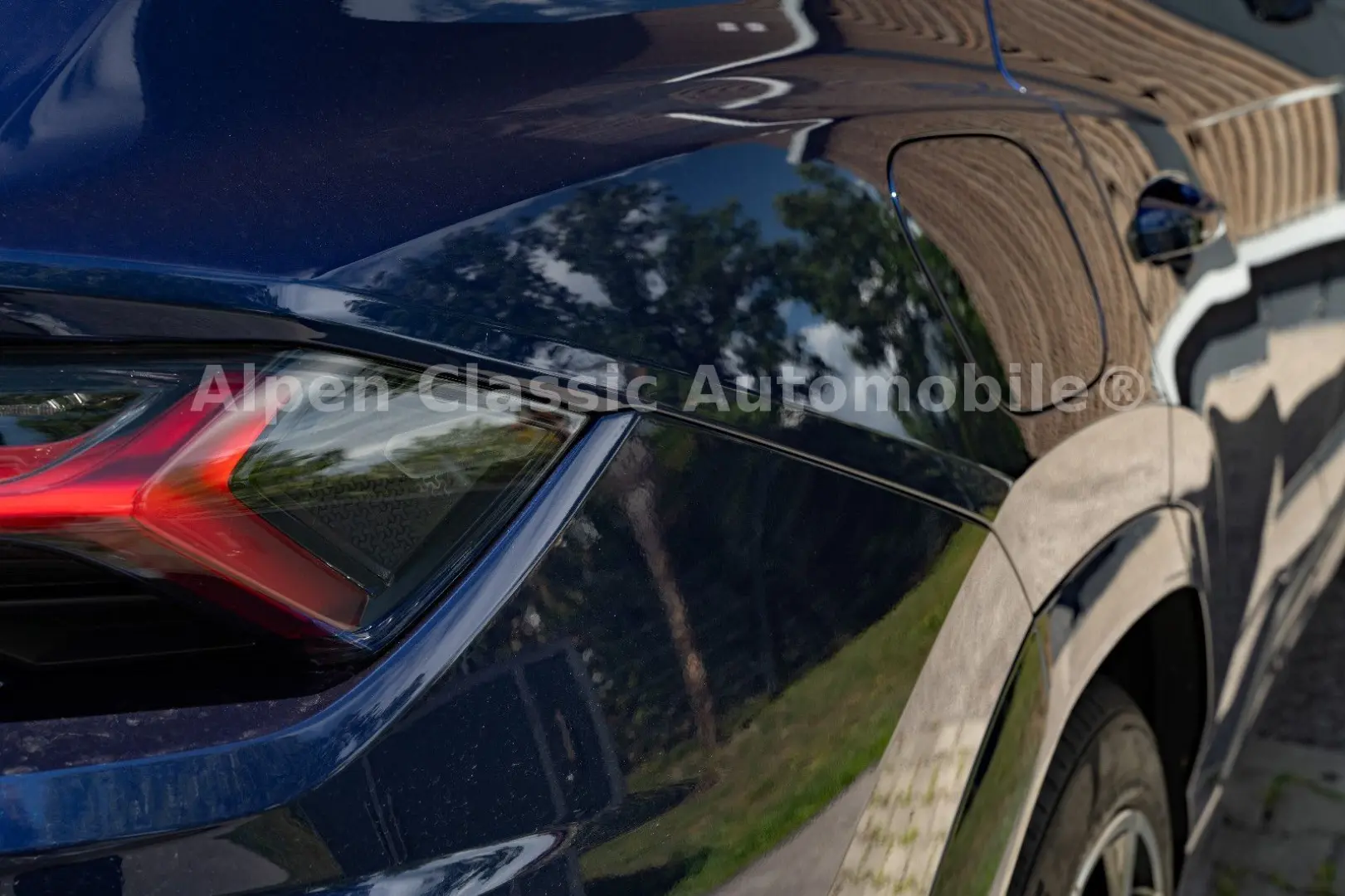 Urus  B&O Massage Carbon Soft Close 22